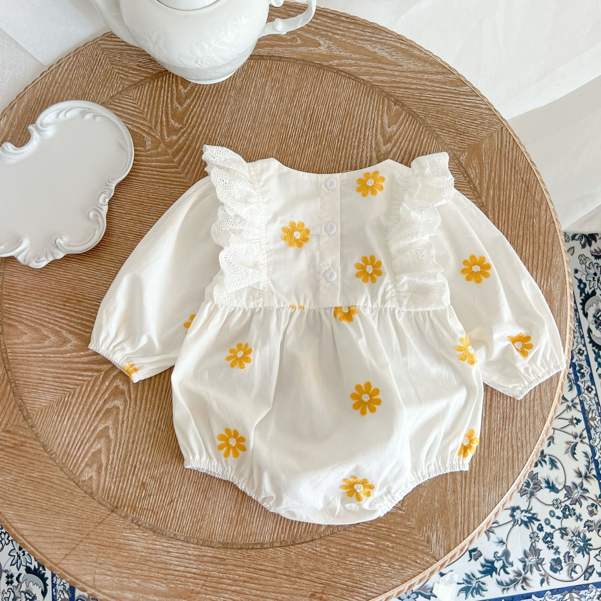 Baby Girl Long Sleeve Daisy Embroidered Bodysuit – Sweet Fall Cotton Outfit