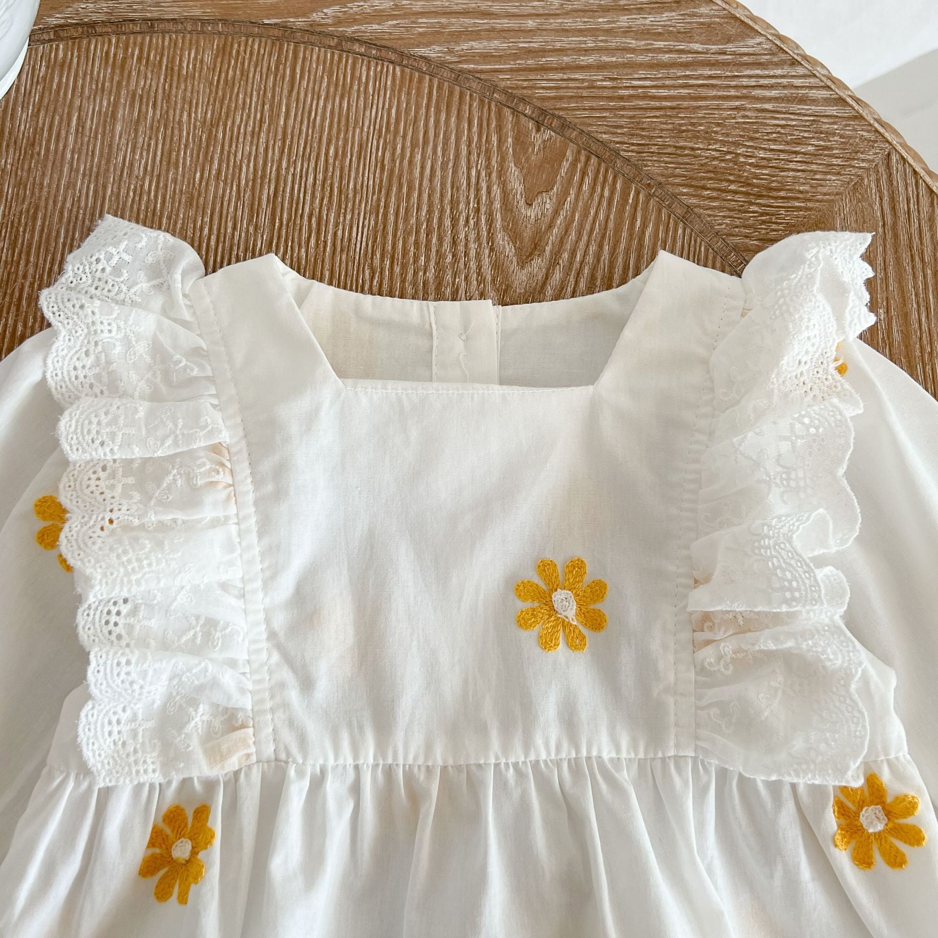 Baby Girl Long Sleeve Daisy Embroidered Bodysuit – Sweet Fall Cotton Outfit
