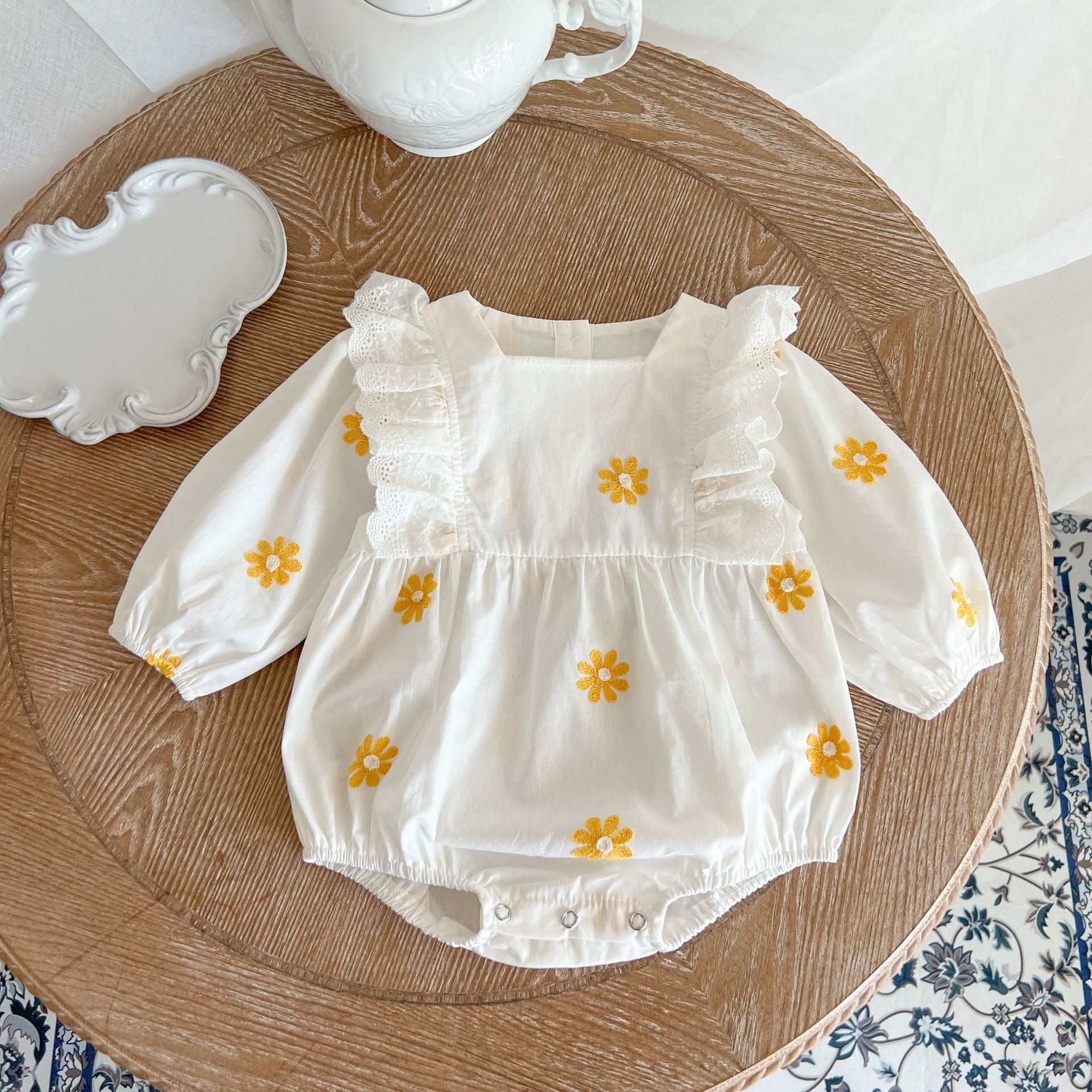 Baby Girl Long Sleeve Daisy Embroidered Bodysuit – Sweet Fall Cotton Outfit