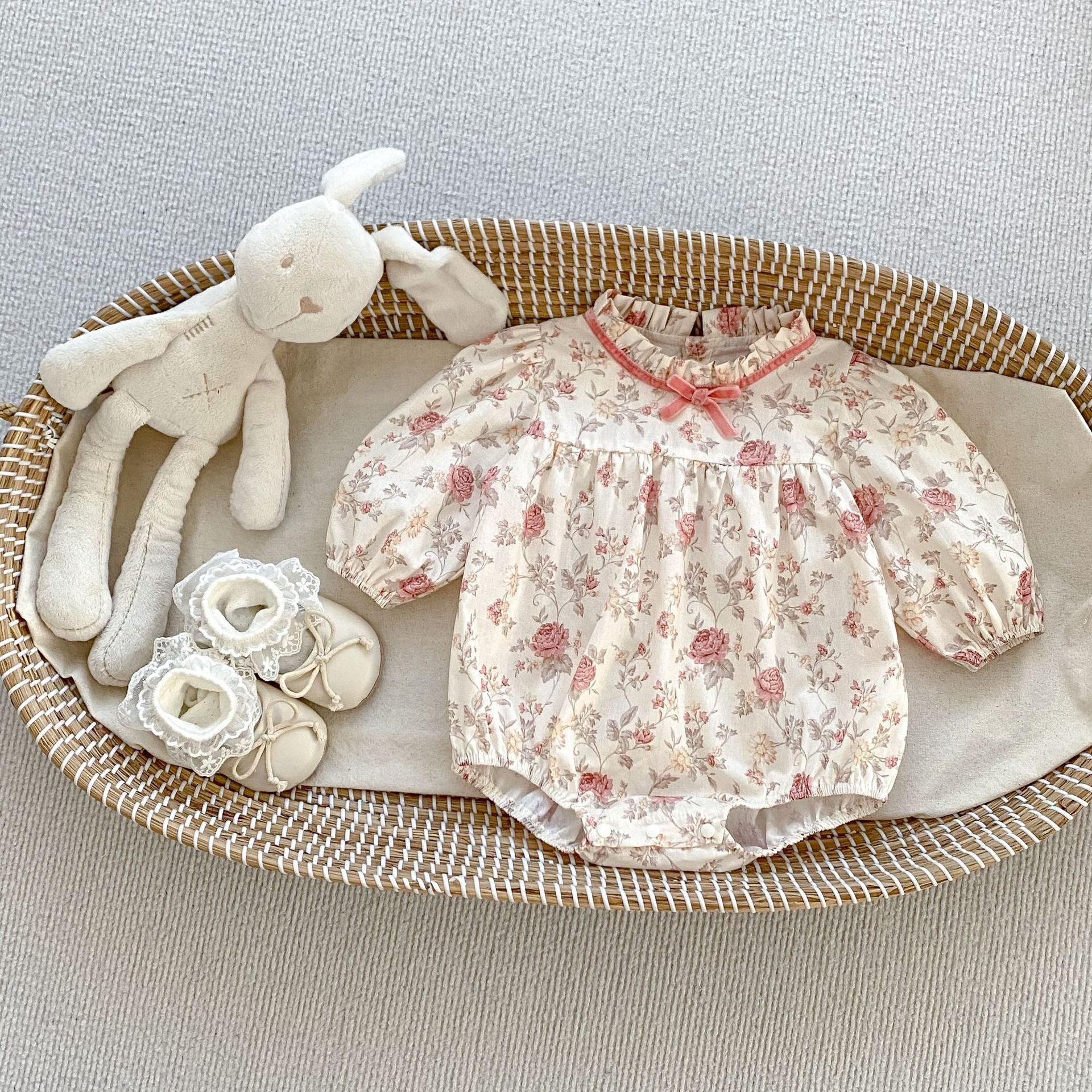 Baby Girl Floral Bow Bodysuit with Stand Collar – Long Sleeve Fall Outfit