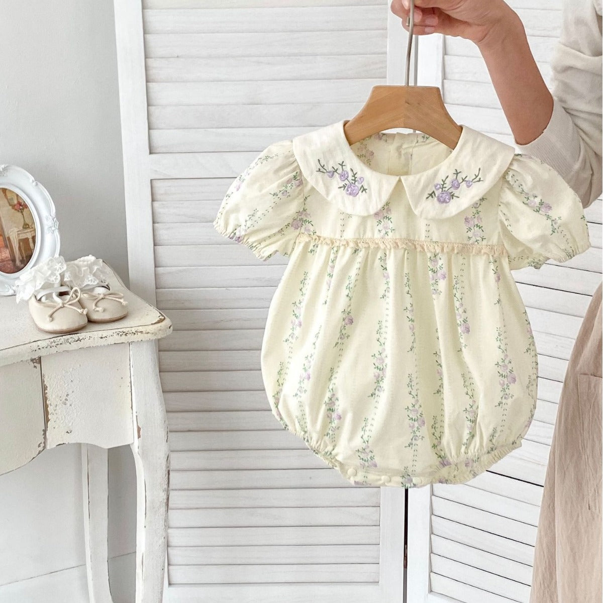 Baby Girl Purple Floral Bodysuit with Embroidered Doll Collar – Short Sleeve Summer Romper