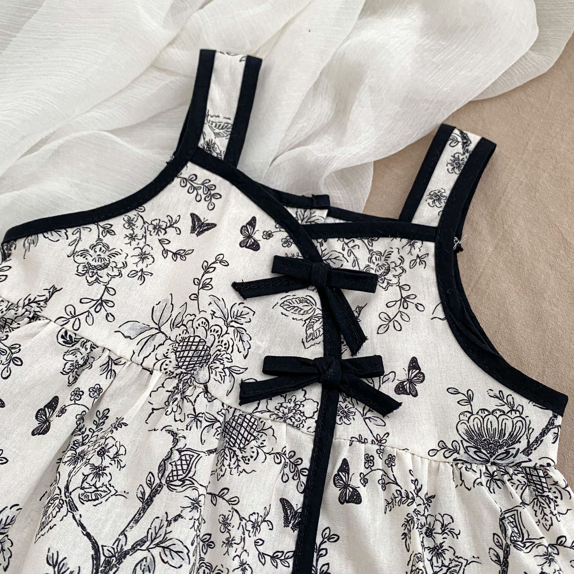Baby Girl Sleeveless Floral Bodysuit with Frog Buttons – Lightweight Chinese Style Summer Outfit